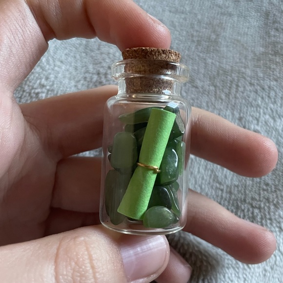 Higher quality jade chip bottle with note - Picture 2 of 2